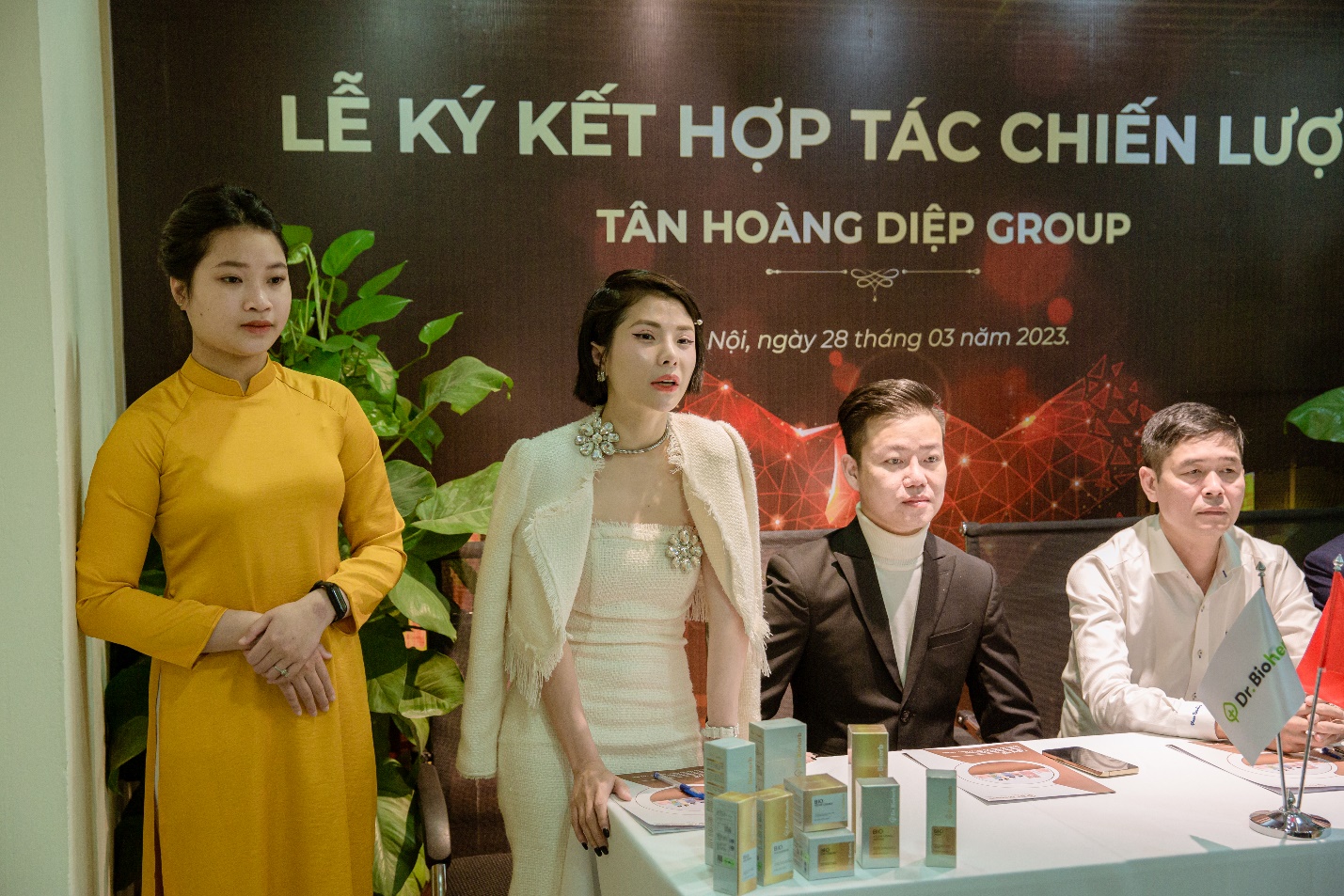 DR.Bioherb cung cấp giải pháp toàn diện cho các chủ cơ sở làm đẹp và người tiêu dùng Việt