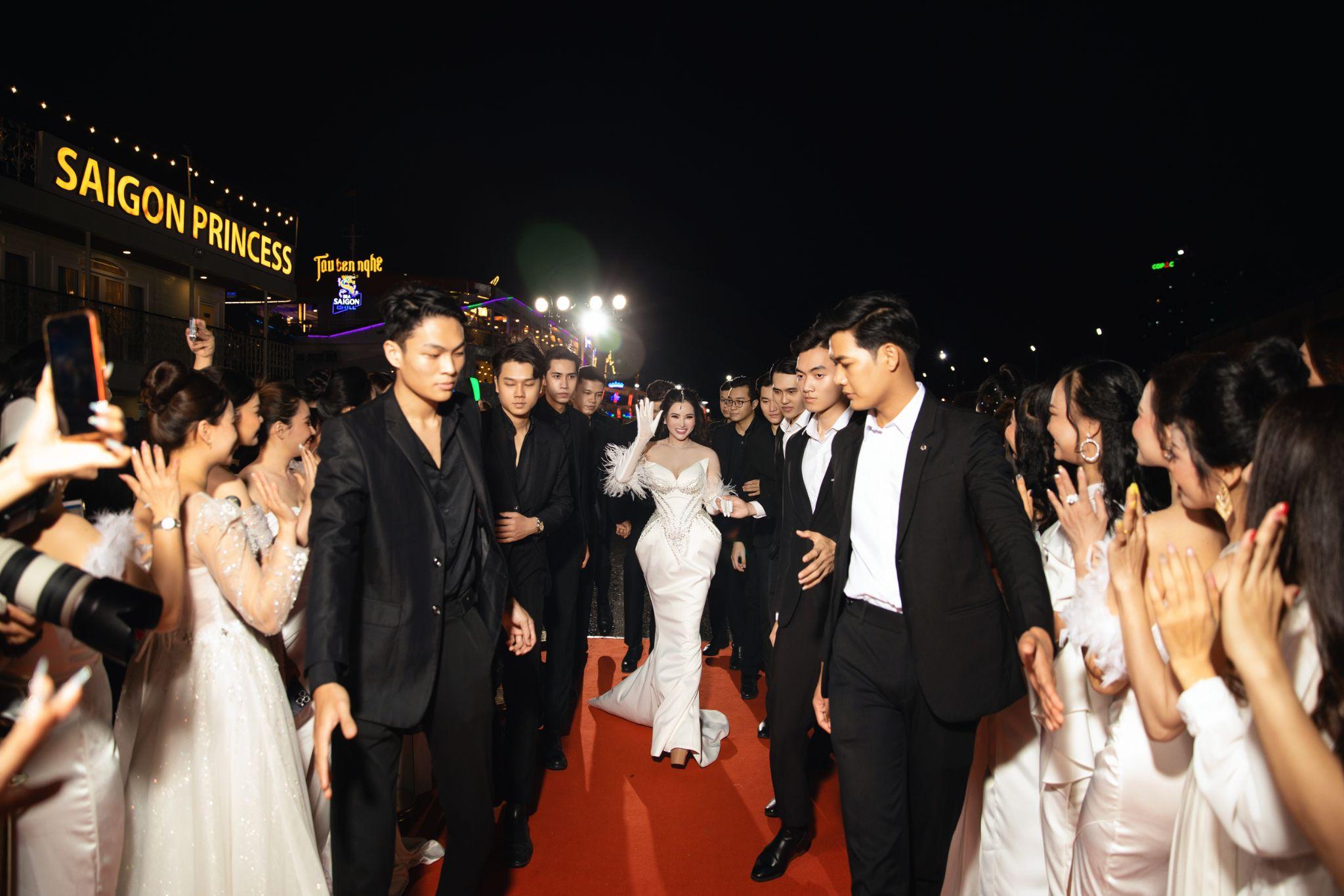 CEO Cao Thị Thùy Dung đẹp lộng lẫy trong sự kiện lớn nhất năm của Top White