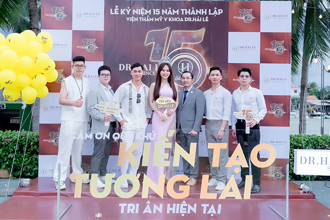 Hoa hậu Mai Phương xinh đẹp tại tiệc kỷ niệm 15 năm thành lập Dr.Hải Lê